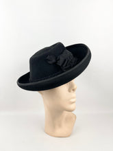 Load image into Gallery viewer, Original 1930s or 1940s Inky Black Felt Hat with Plaited Trim and Grosgrain Frill
