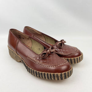 Original 1940's 1950's Chestnut Brown Leather Slip on Shoes with Bow Trim - UK 4 1/2 *